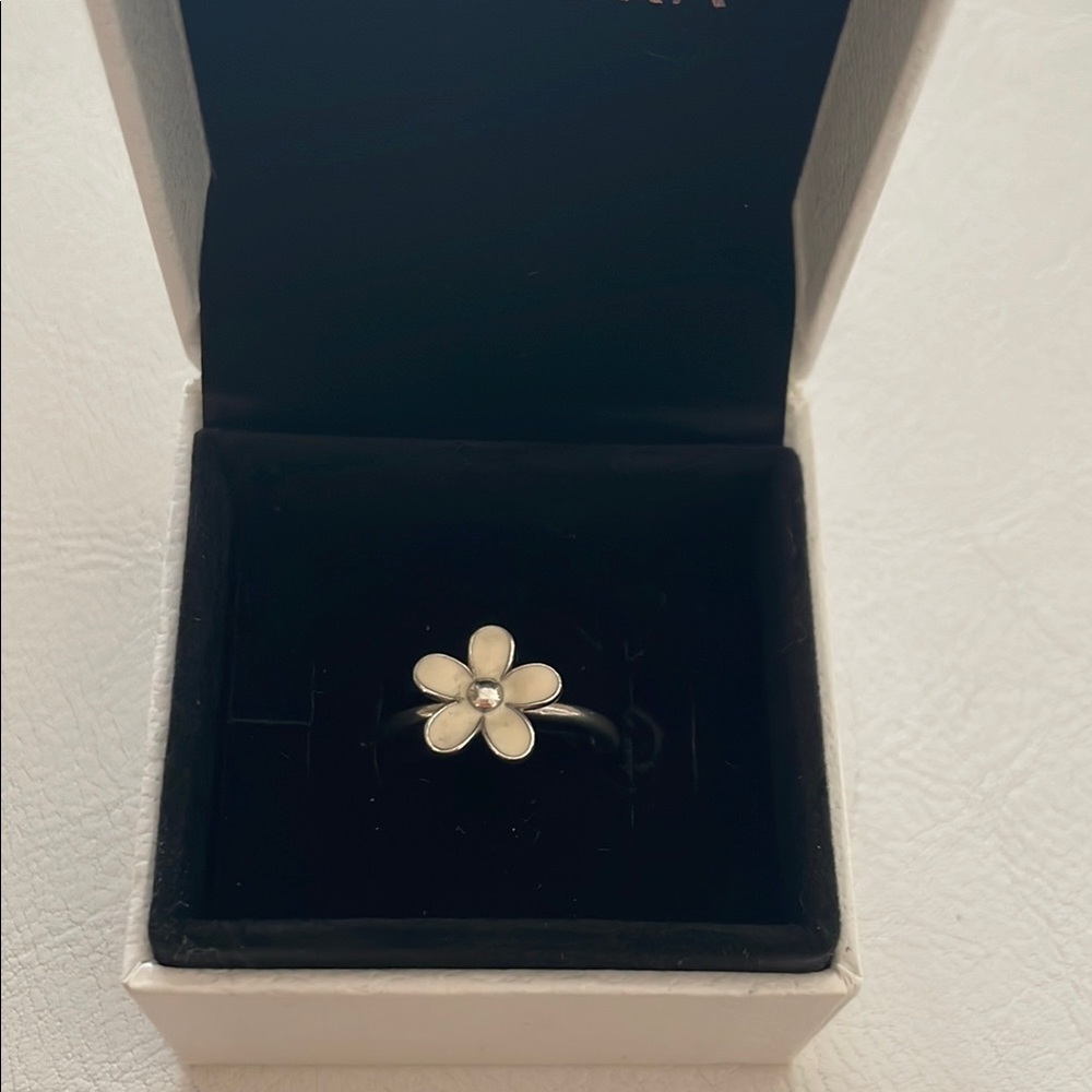 Pandora‎ daisy Flower Ring